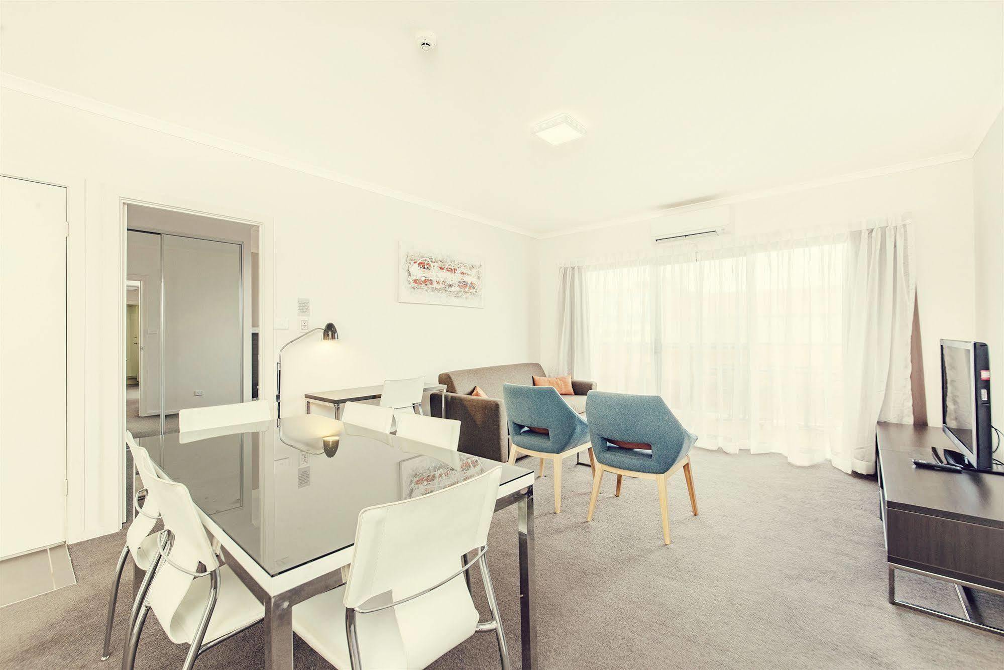 Апарт готель Abode Tuggeranong Канберра Екстер'єр фото