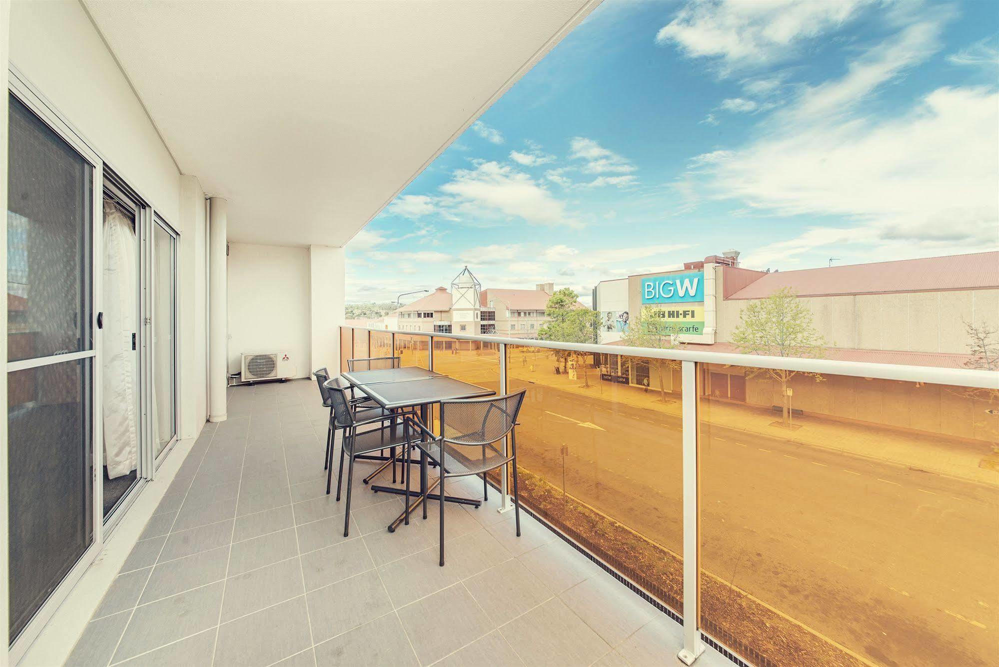 Апарт готель Abode Tuggeranong Канберра Екстер'єр фото
