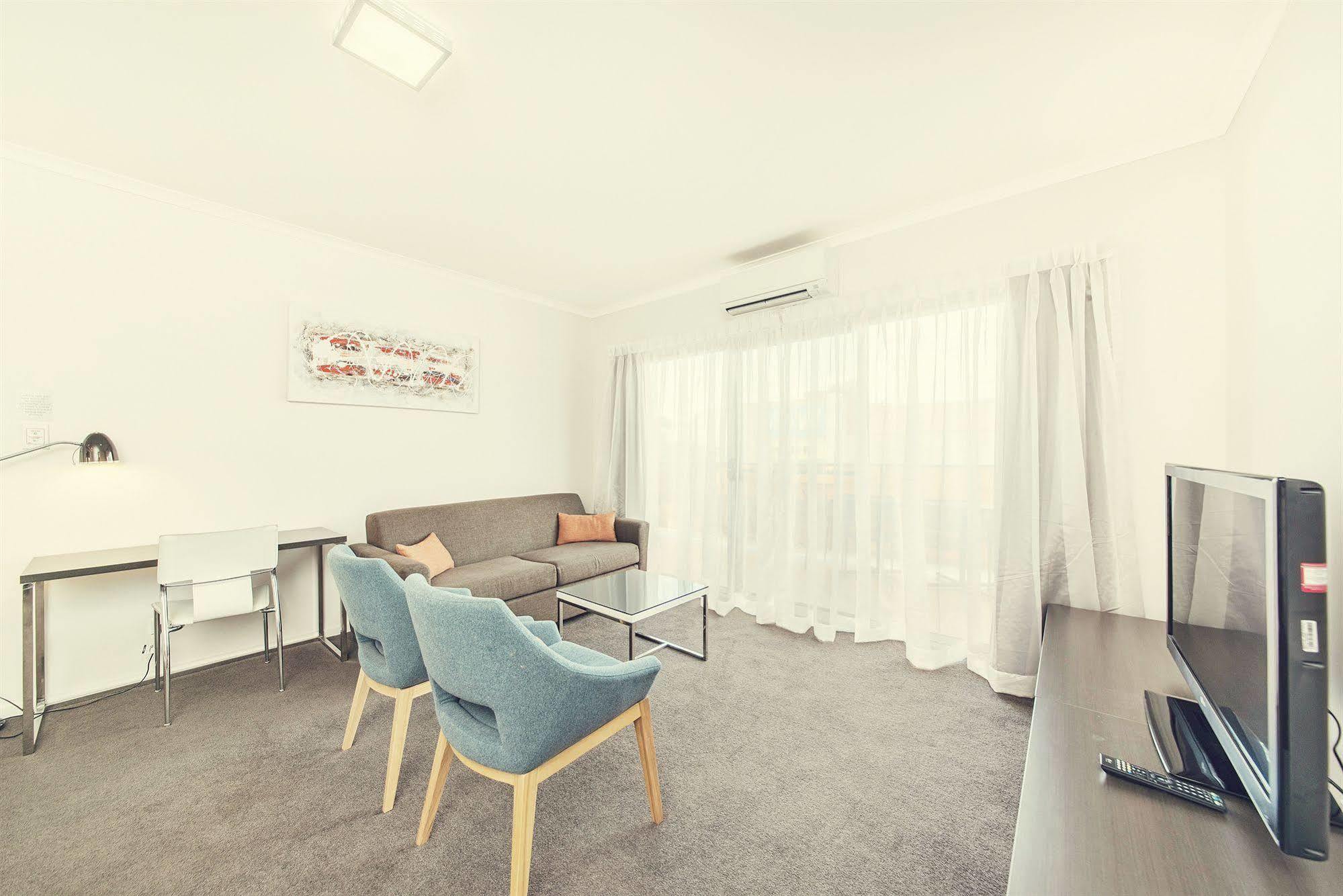 Апарт готель Abode Tuggeranong Канберра Екстер'єр фото