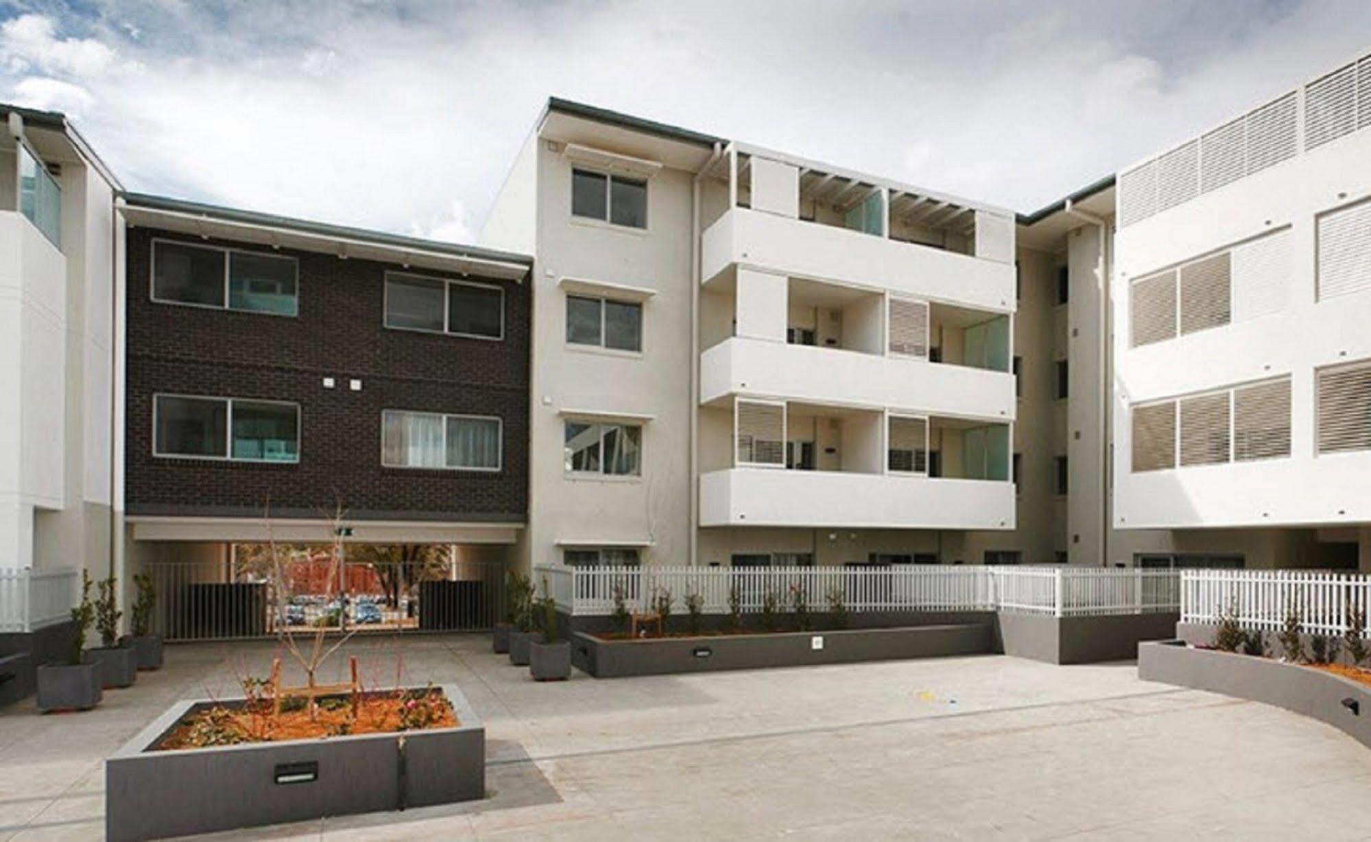 Апарт готель Abode Tuggeranong Канберра Екстер'єр фото